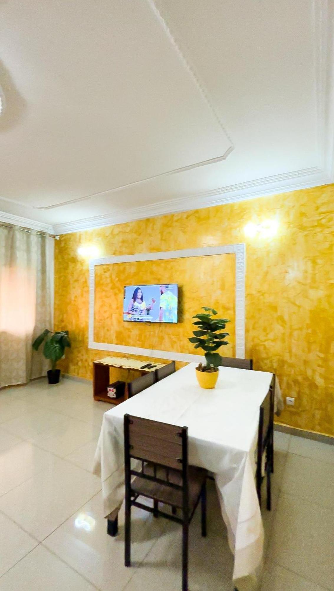 Residence Des 7 Collines Яунде Экстерьер фото
